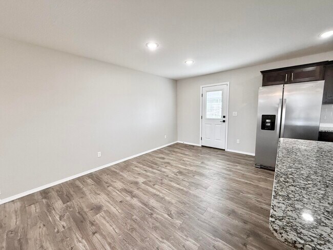 Building Photo - 633 S Southgate Dr