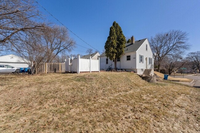 Building Photo - 2901 Zenith Ave N