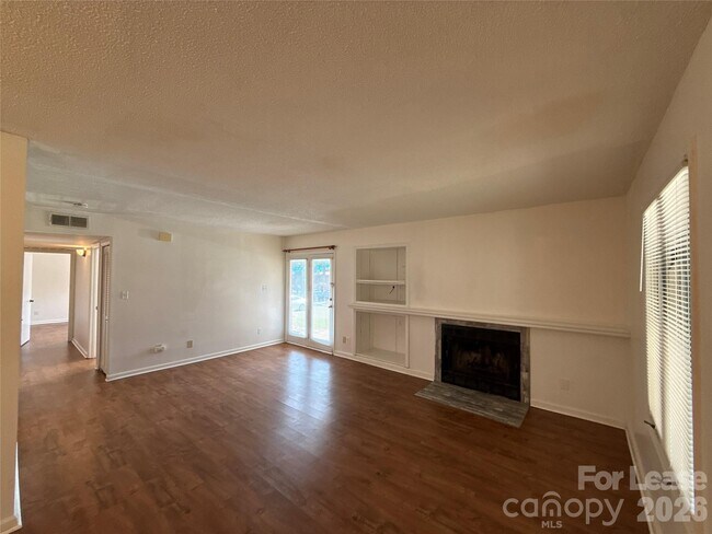 Building Photo - 1823 J Julian Ln