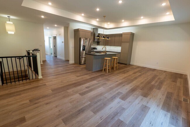 Building Photo - New Construction 4bd/3ba Townhouse