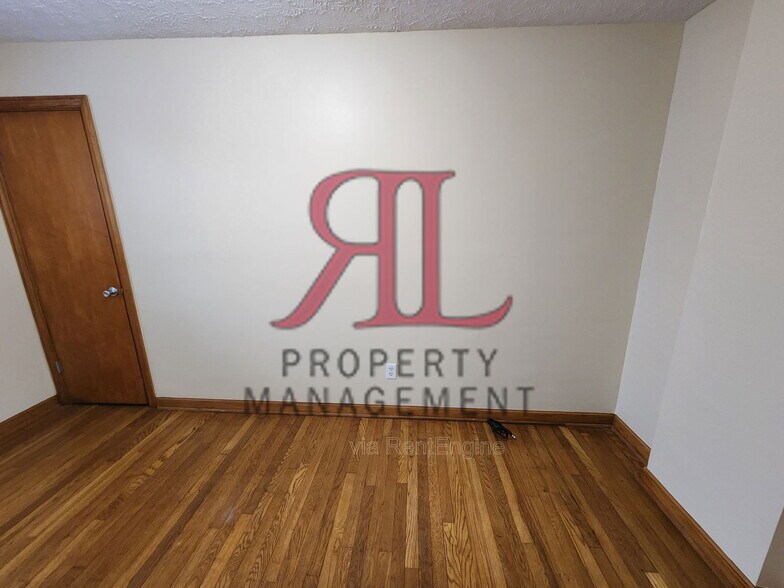 Building Photo - 156 Collingwood Ave