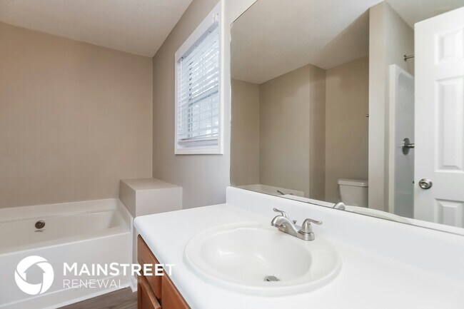 Building Photo - 407 Due W Pl