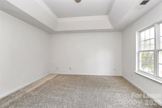 Building Photo - 1215 McAllister Dr