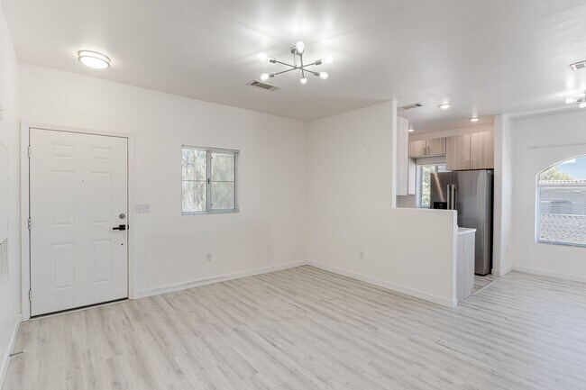 Building Photo - Charming 2-Bed/2-Bath Condo with Dual Mast...