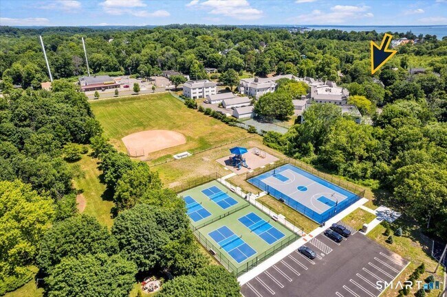 Building Photo - 267 Melba St