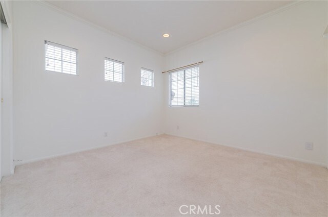 Building Photo - 22661 White Oaks