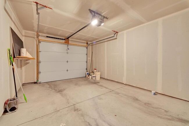Building Photo - 352 Brookfield Dr