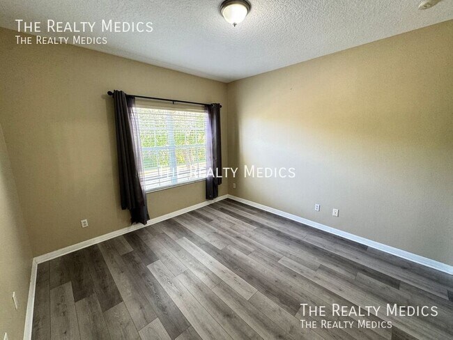Building Photo - 2898 Oakwater Dr