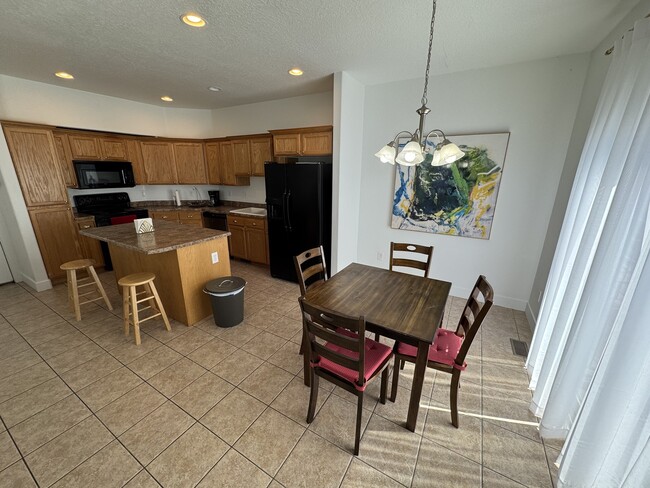 Building Photo - 2599 N Elm Dr
