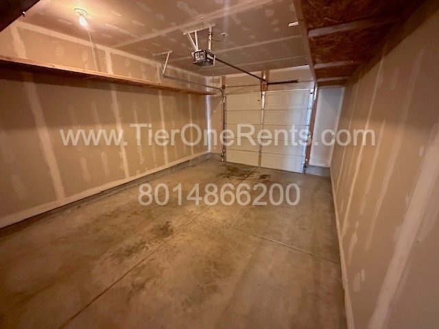 Building Photo - Apply this month and enjoy a $500 move-in ...