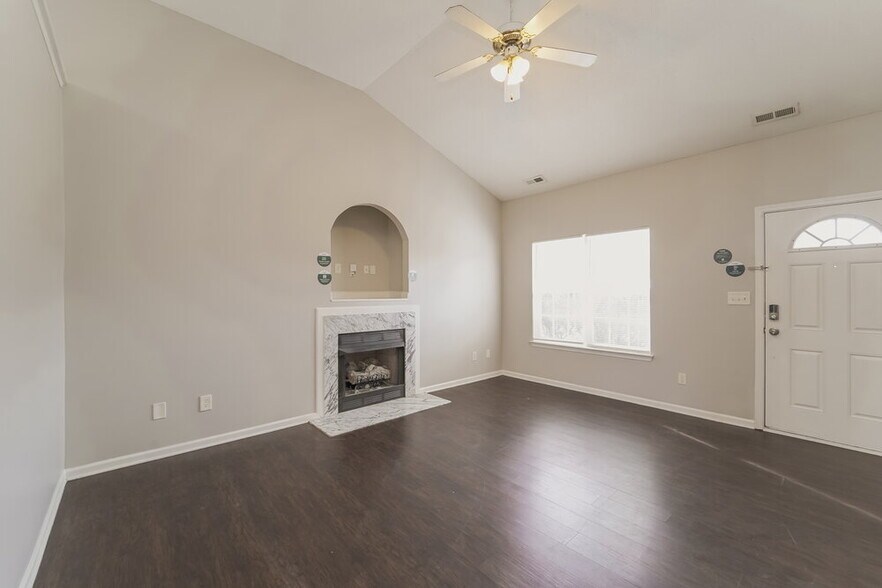 Building Photo - 6614 Hampton Way Dr