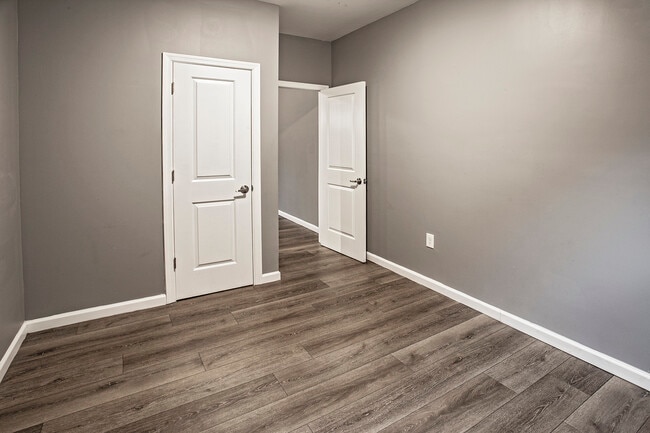 Building Photo - 100 W Broad St