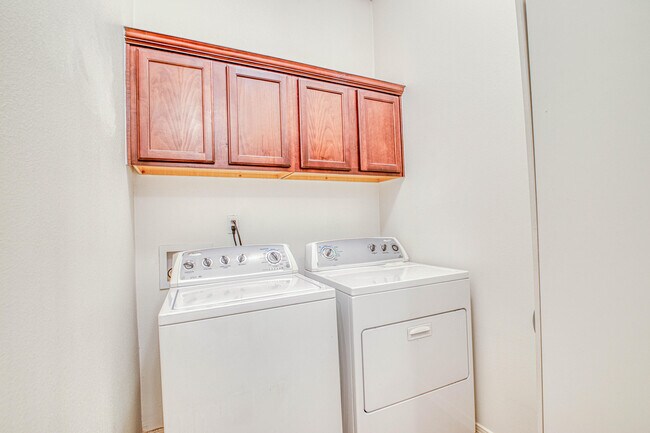 Building Photo - 7701 Maple Landing Court
