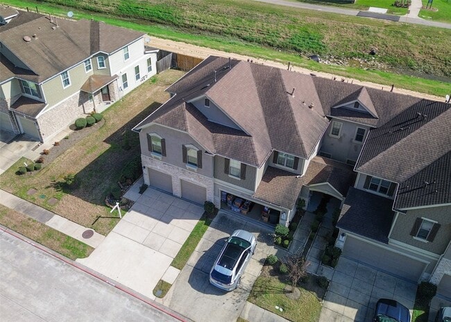 Building Photo - 16026 Limestone Lake Dr