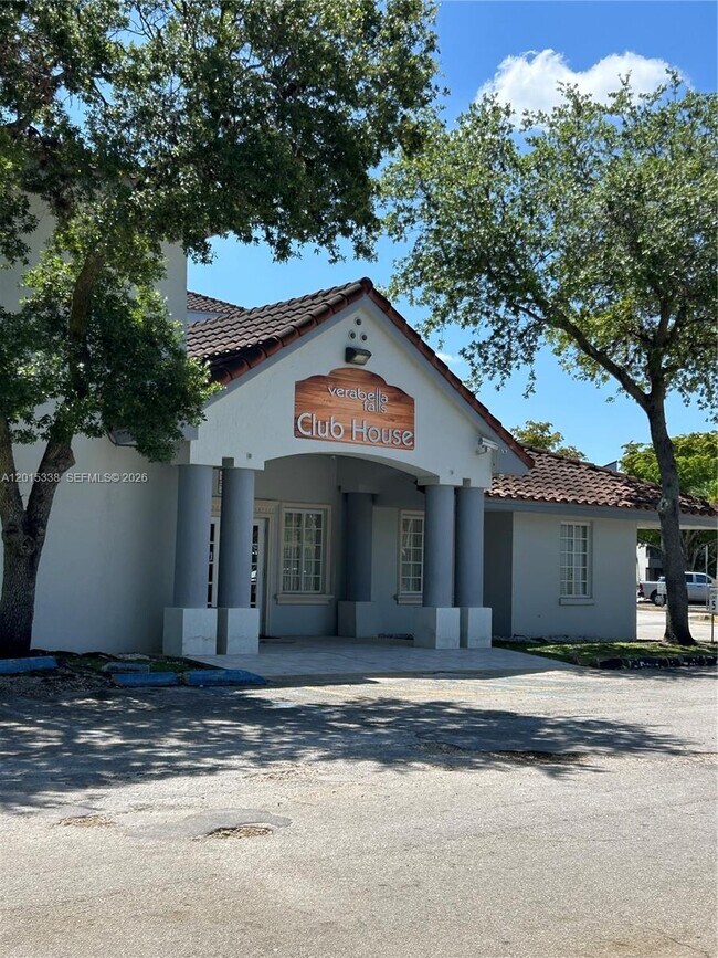Building Photo - 8205 SW 152nd Ave
