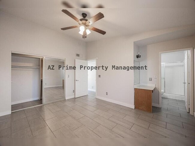 Building Photo - 1025 W Laguna Dr