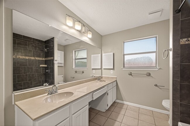 Building Photo - 17043 Coachmaker Dr