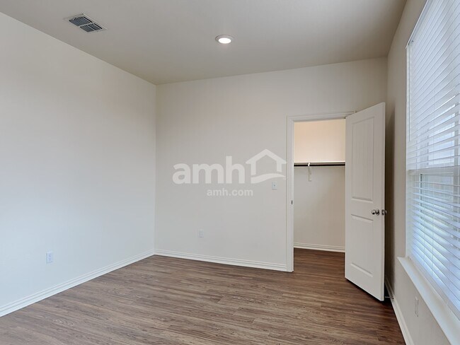 Building Photo - 2737 Wolfcreek