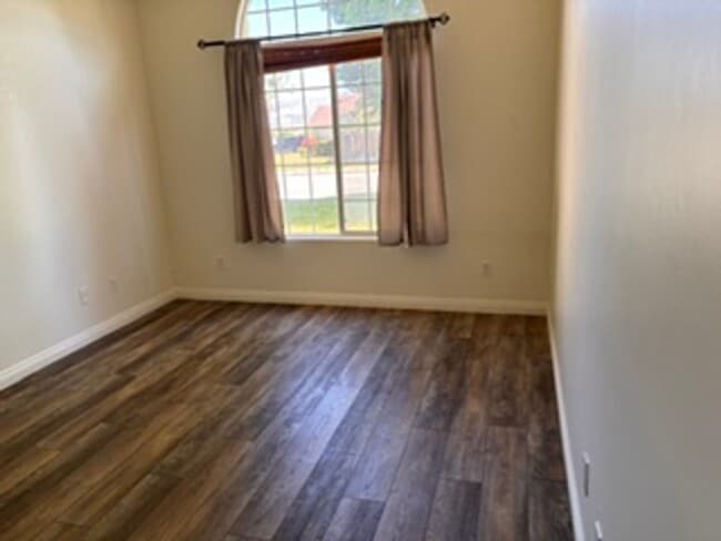 Building Photo - Charming 2-Story Home in a Convenient Tehachapi Location