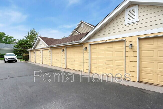 Building Photo - 4635 Hahns Peak Dr