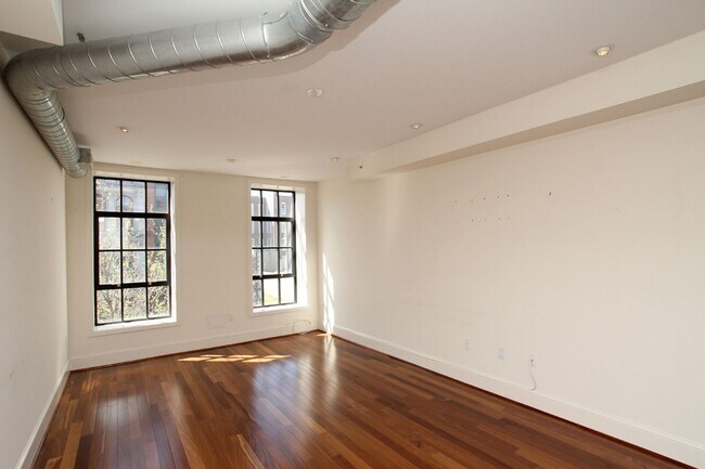 Building Photo - 239 Market St