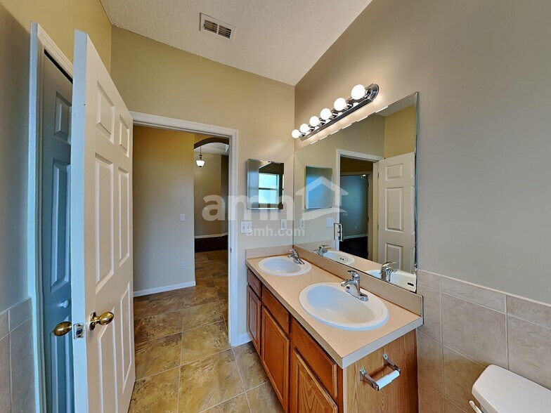 Building Photo - 2908 Piedmont Manor Dr