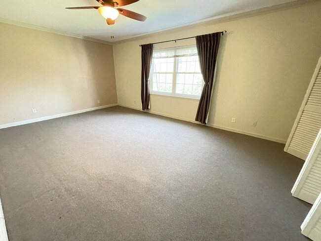 Building Photo - Beautiful Banbury...Lovely 2 bedroom off E...