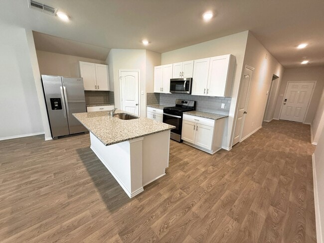 Building Photo - 211 Wirecrested Dr
