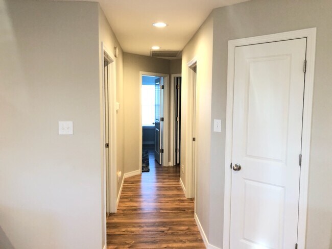 Building Photo - 124 Plantation Cir