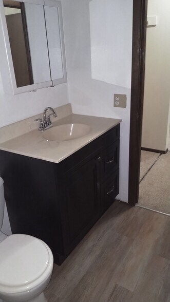 Building Photo - 414 10th Ave S