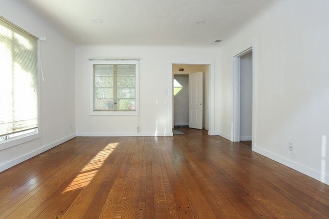 Building Photo - Remodeled 3bed 2 bath Single Family home