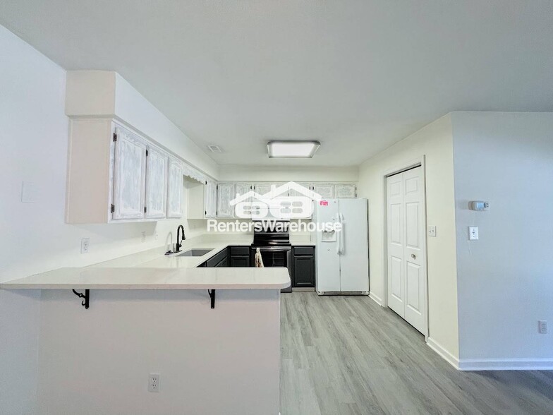 Building Photo - 2801 Leeds Ct