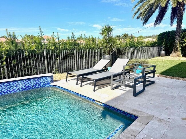 Building Photo - 107 Via Escobar Way