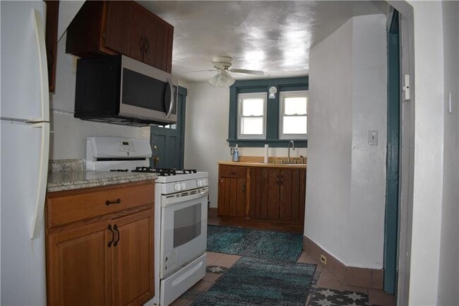 Building Photo - 1008 S Rd