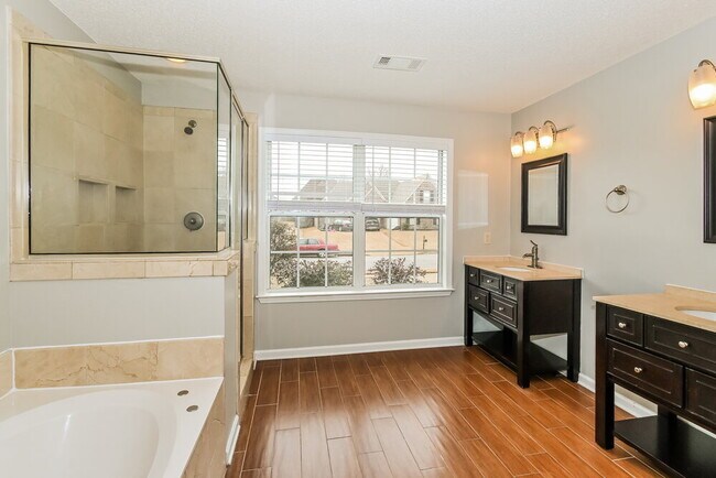 Building Photo - 105 Whispering Creek Dr