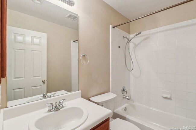 Building Photo - 4119 Chinkapin Oak