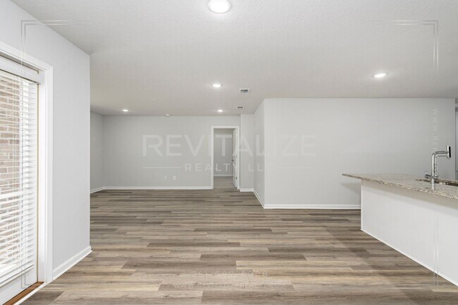 Building Photo - Smart 4 Bd / 2 Ba Home in West Mobile Gated Community