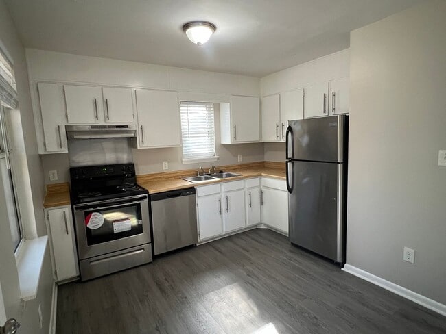 Building Photo - ELLG715