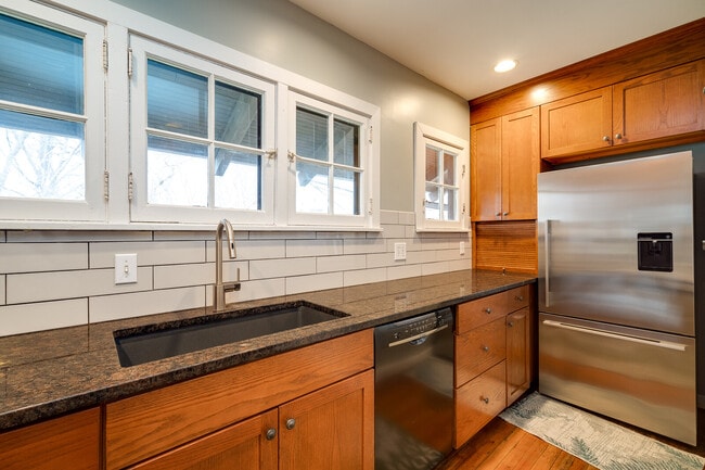 Building Photo - 126 Mahrt Ave