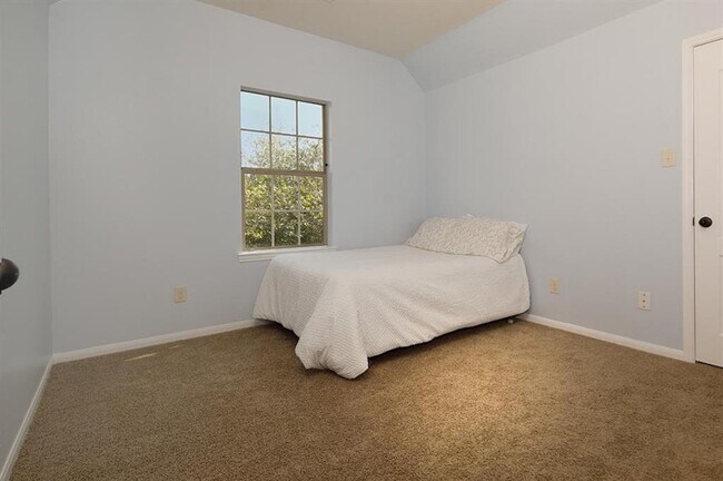 Building Photo - 9930 Pennymill Dr