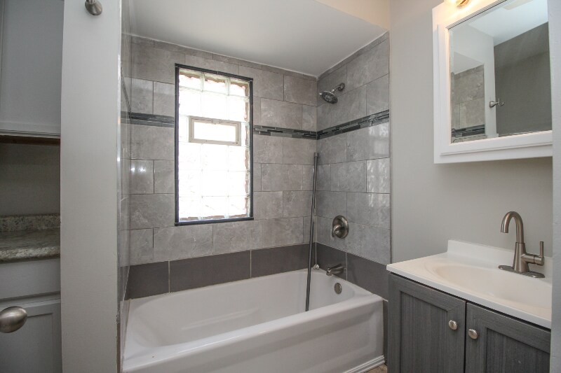 Building Photo - 1444 S 56th St