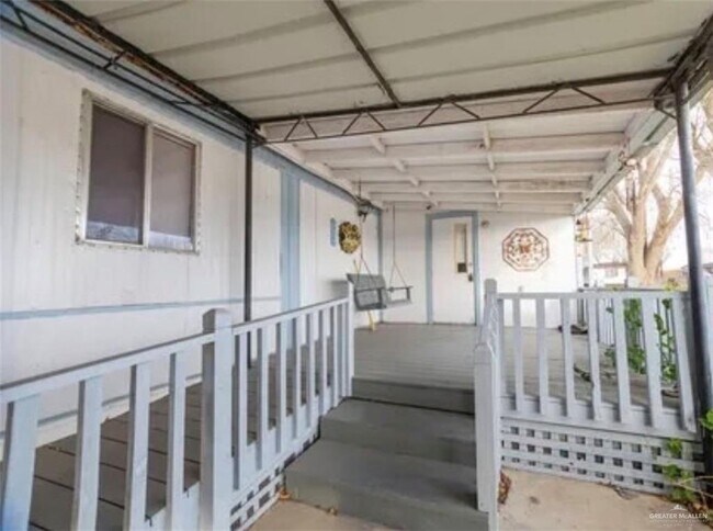 Building Photo - 13 N Palmera Dr