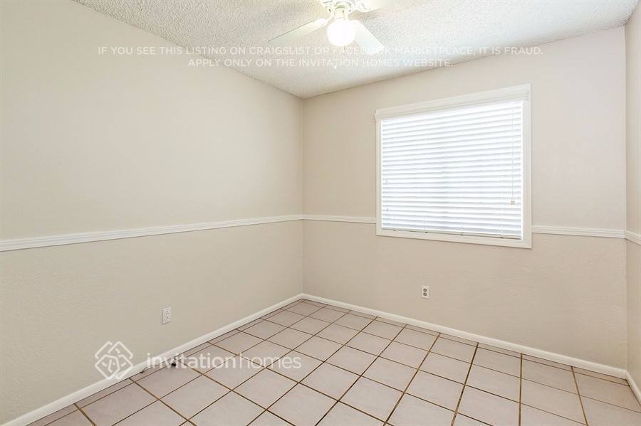 Building Photo - 128 W Indigo St