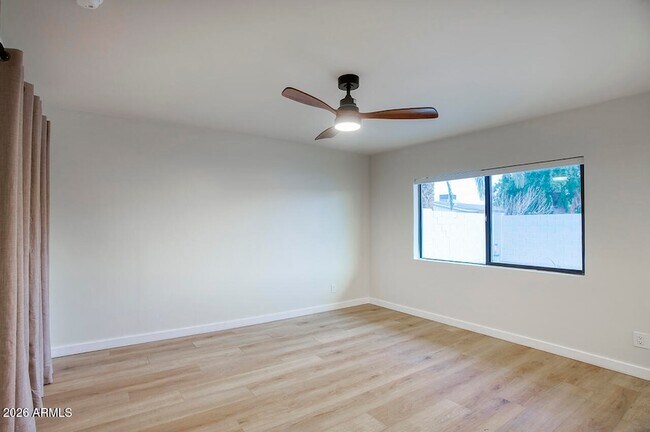 Building Photo - 8015 W Roma Ave