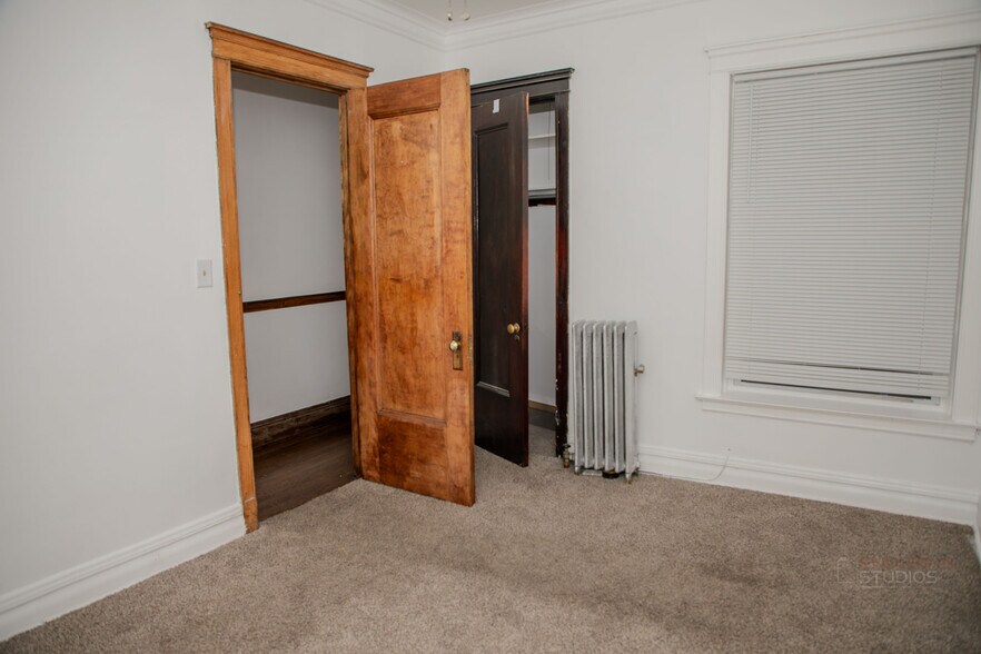 Large Master Bedroom - 4934 S Michigan Ave