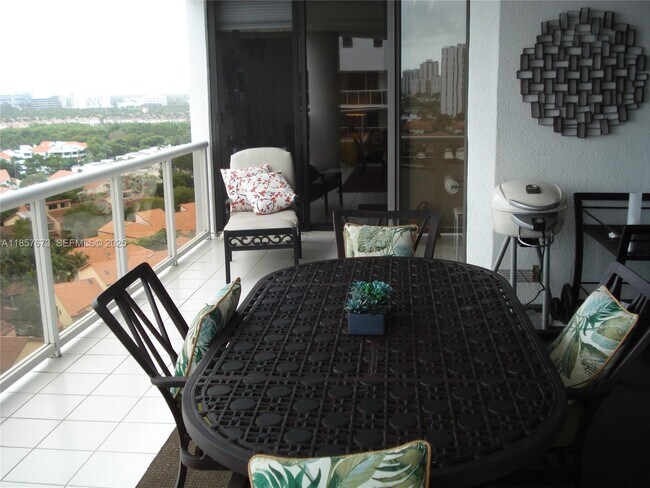 Building Photo - 3600 Yacht Club Dr