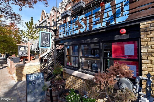 Building Photo - 625 Park Rd NW