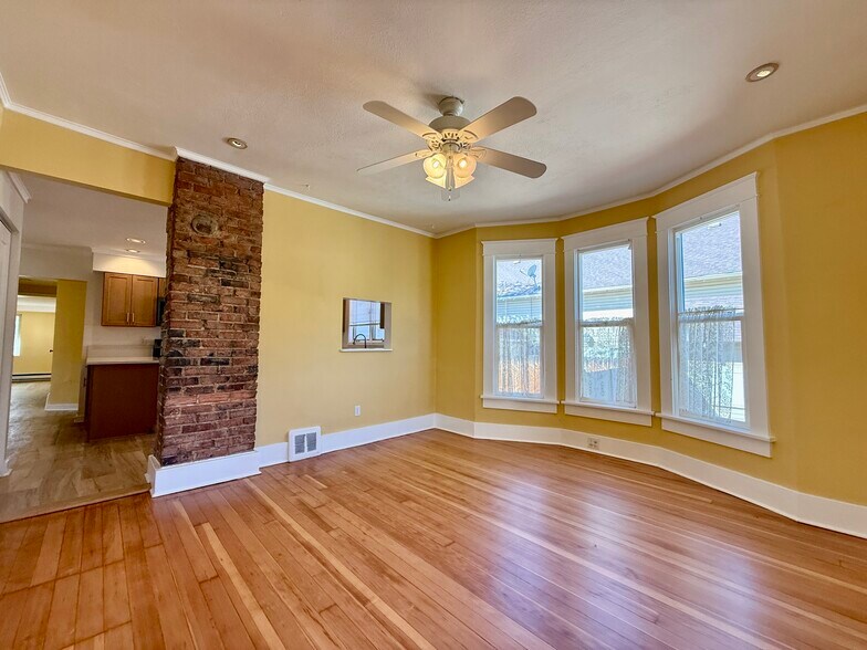 Building Photo - 909 Ouray Ave