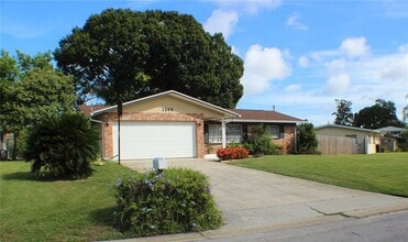 Building Photo - 1366 Windsor Dr