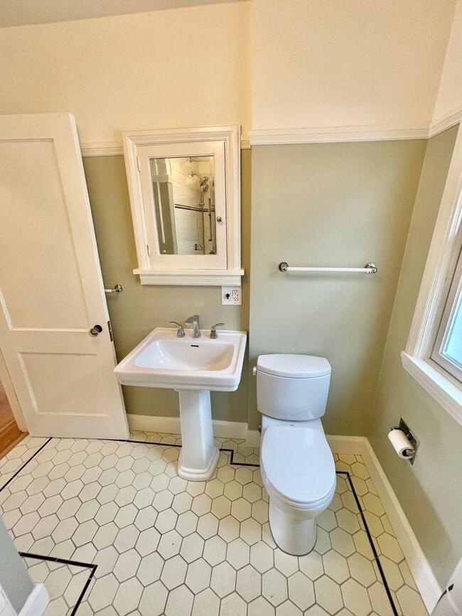 Building Photo - Well Maintained- 3 bed 2 bath Home - Piedm...